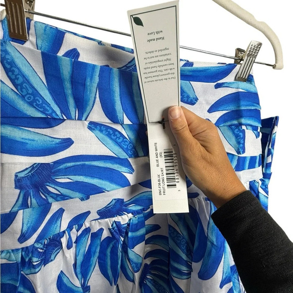 HT360 Collective Banana Print Maxi Skirt
NWT
BLUE AND WHITE, Size X-Small - Picture 4 of 7